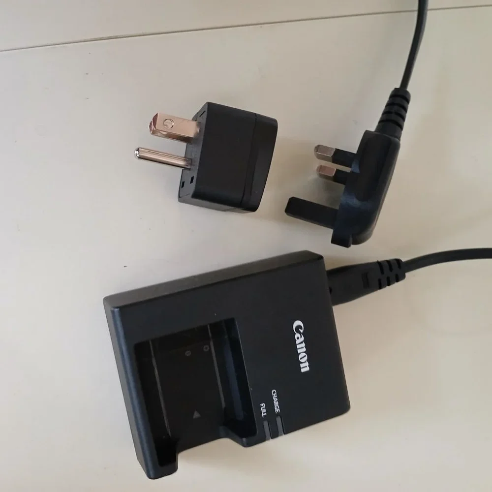 Canon LC-E10E Battery Charger UK/CA/EAC 100-240v, AC 50/60Hz 12VA - 17VA